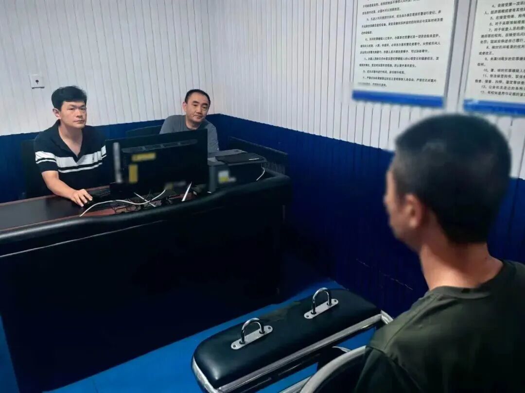网恋邂逅冒牌军人10余名女性被骗财骗色！警方通报(图3)